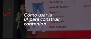 Andrea Bascani durante su conferencia sobre cómo usar la inteligencia artificial para crear contenido con estrategia.